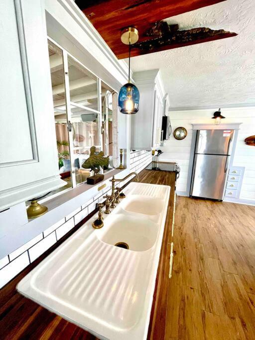 The Spotted Tail Villa Hackberry Bagian luar foto